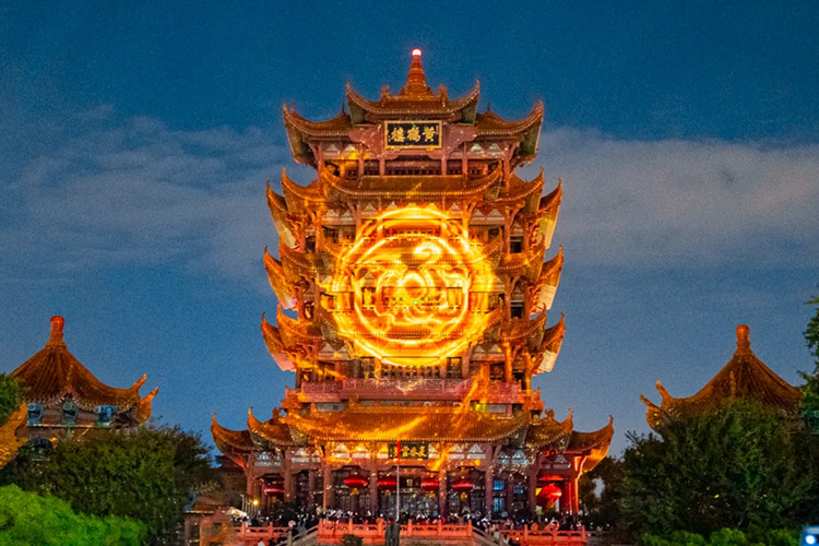 夜游经济新引擎：2025七大灯光设计手法与成都制造力量